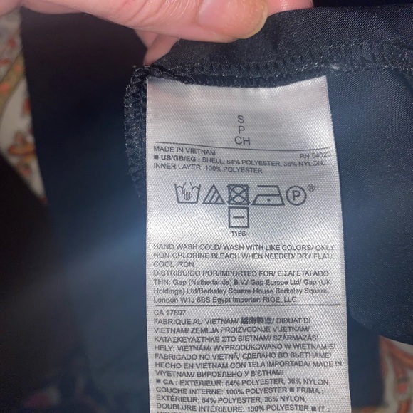 Banana Republic Eyelet Flutter
Sleeve Blouse, sz Small - Picture 12 of 12